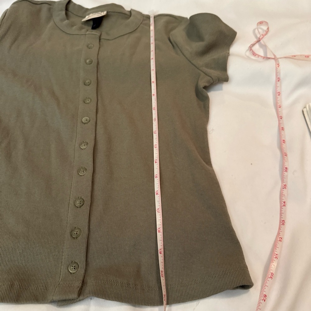 Universal Thread Olive Ribbed Button-Up Top - Picture 9 of 10